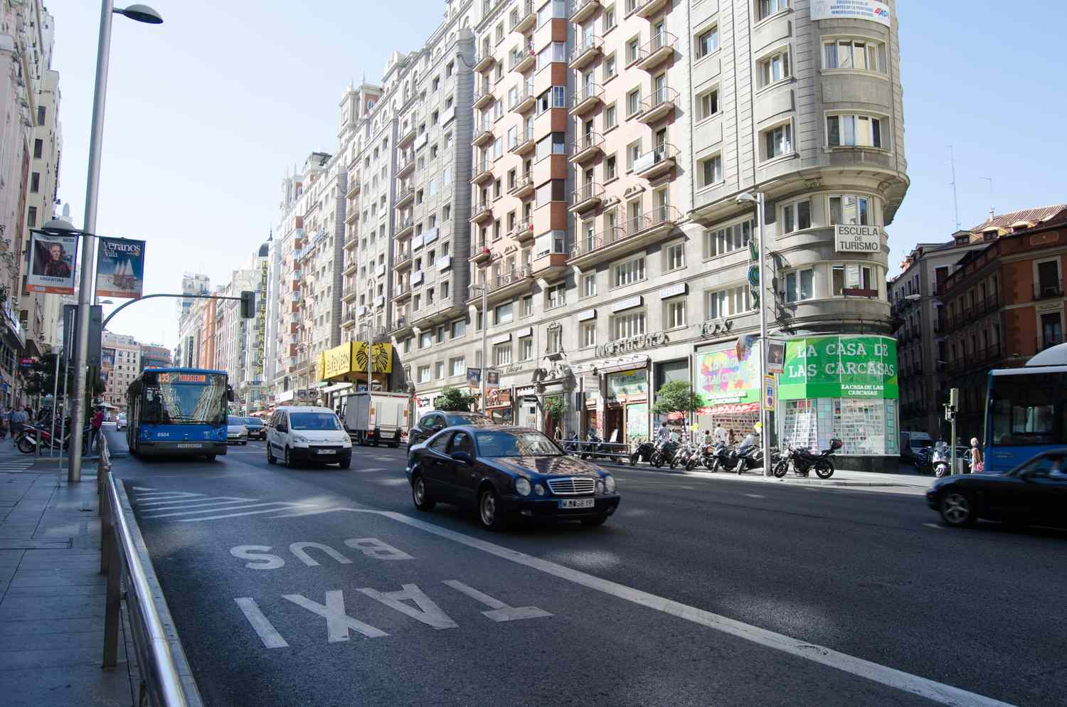 Comprar una casa en la vía principal: pros y contras 1 Comprar una casa en la vía principal: pros y contras