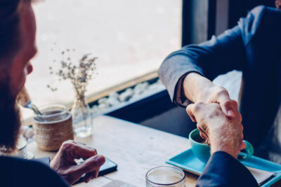 ¿Cómo gestionar un conflicto con tu inquilino? 1 adults beverage brainstorming 567633 g strongoptimized