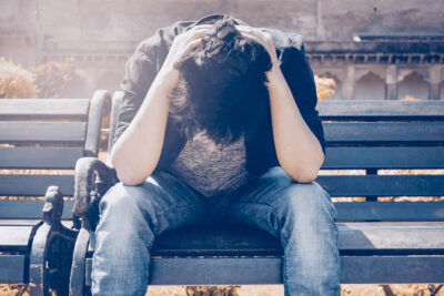 ¿Qué pasa si no puedes pagar el alquiler? 1 benches blue jeans casual 1134204 g strongoptimized