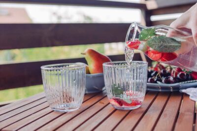 10 consejos para mantener tu hogar fresco 1 summer drink on the summer terrace